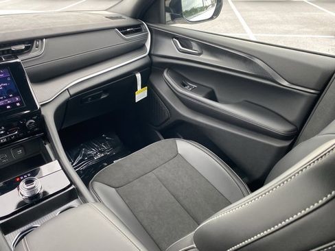 New 2025 Jeep Grand Cherokee L Altitude image 36