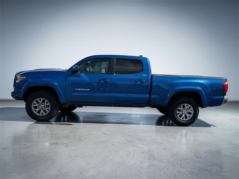 Used 2018 Toyota Tacoma SR5 image 18