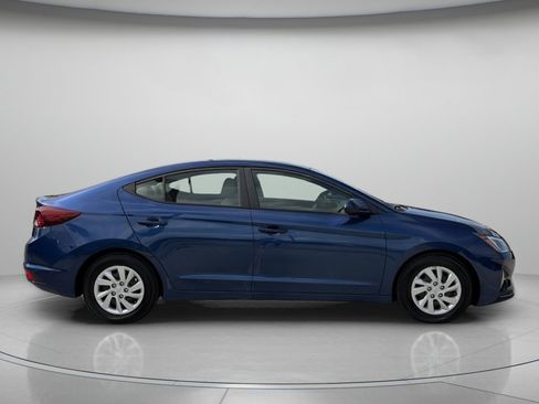 Used 2020 Hyundai Elantra SE FWD image 2