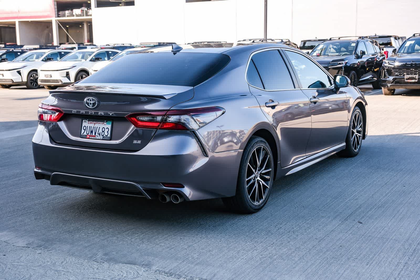 Used 2022 Toyota Camry SE FWD image 4