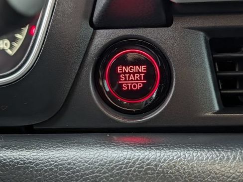 Used 2025 Honda Pilot Touring image 19
