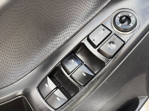 Used 2013 Hyundai Elantra Limited w/ Technology Pkg FWD image 10