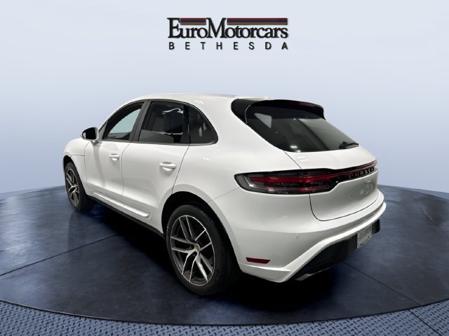 Used 2024 Porsche Macan AWD/4WD image 3