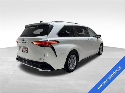 Used 2021 Toyota Sienna XSE w/ XSE Plus Package image 4