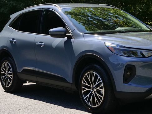 Used 2024 Ford Escape SE image 40