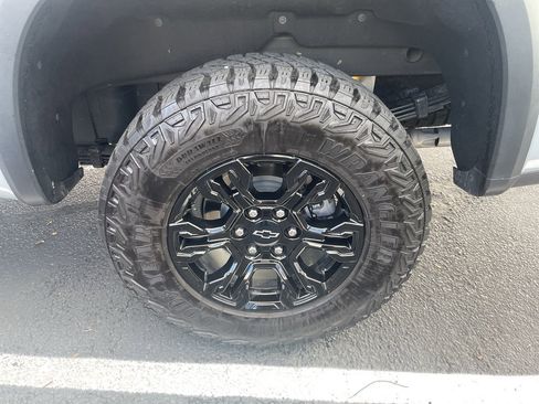 Used 2024 Chevrolet Silverado 1500 ZR2 w/ Technology Package image 11