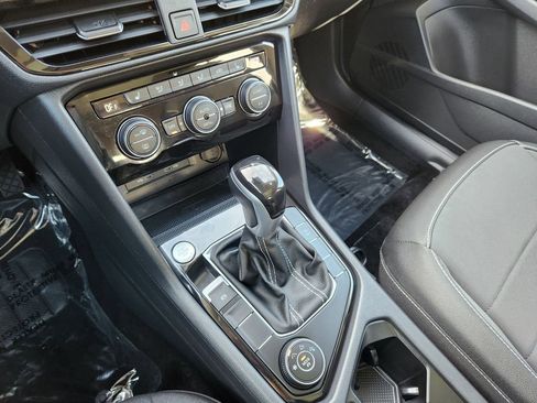 Certified 2024 Volkswagen Taos SE image 21