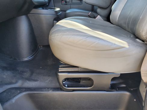 Used 2018 Chevrolet Express 2500 w/ Driver Convenience Package image 19