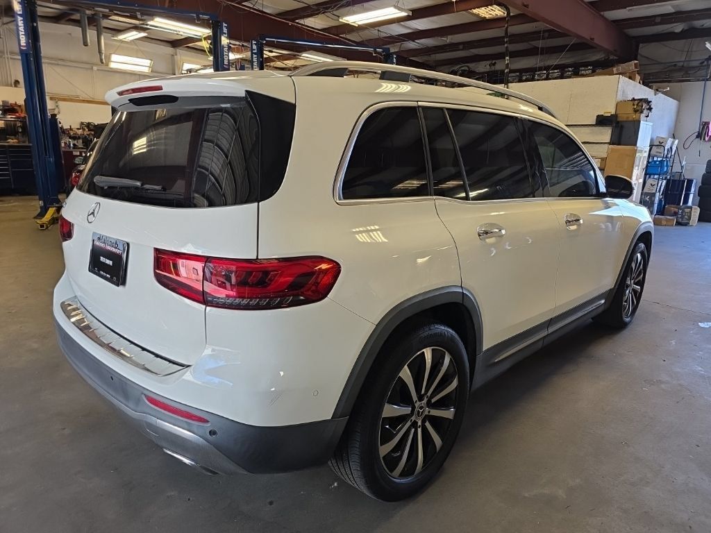 Used 2021 Mercedes-Benz GLB 250 w/ Premium Package image 3