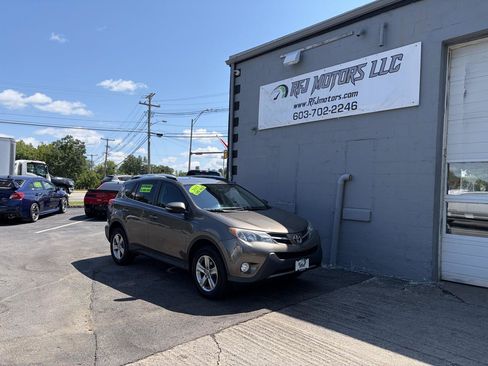 Used 2015 Toyota RAV4 XLE AWD/4WD image 2