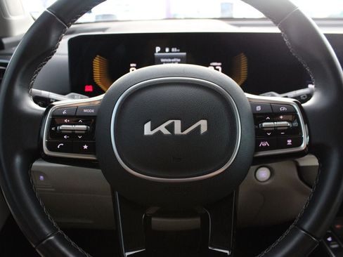Used 2025 Kia Sorento S FWD image 12