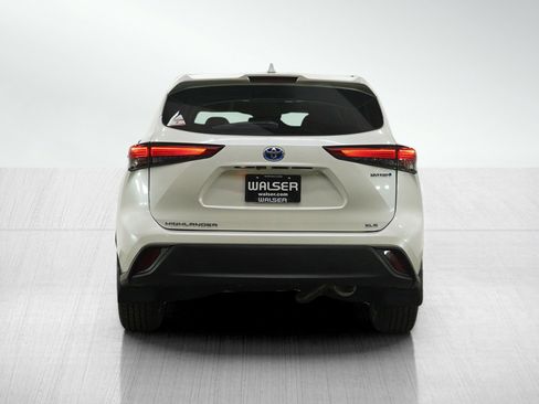 Used 2021 Toyota Highlander XLE image 6