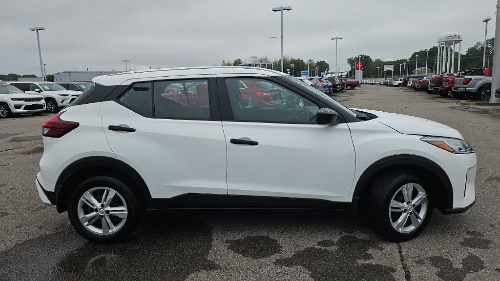 Certified 2025 Nissan Kicks Play S FWD image 2