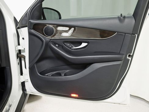 Used 2017 Mercedes-Benz GLC 300 4MATIC image 33