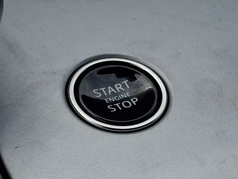 New 2025 Land Rover Range Rover Long Wheelbase SE image 19