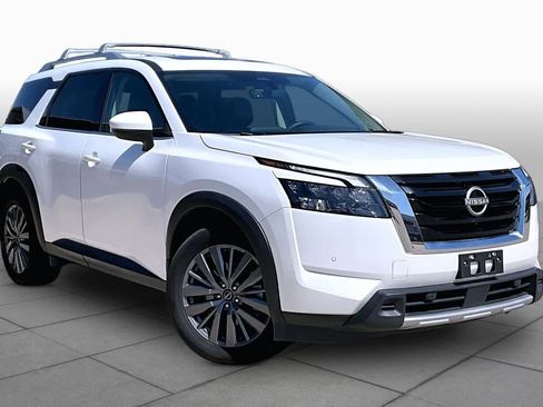 Certified 2025 Nissan Pathfinder SL w/ SL Premium Package AWD/4WD image 2