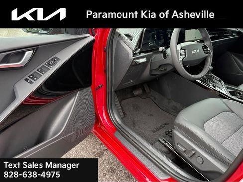 New 2025 Kia Niro EX image 16