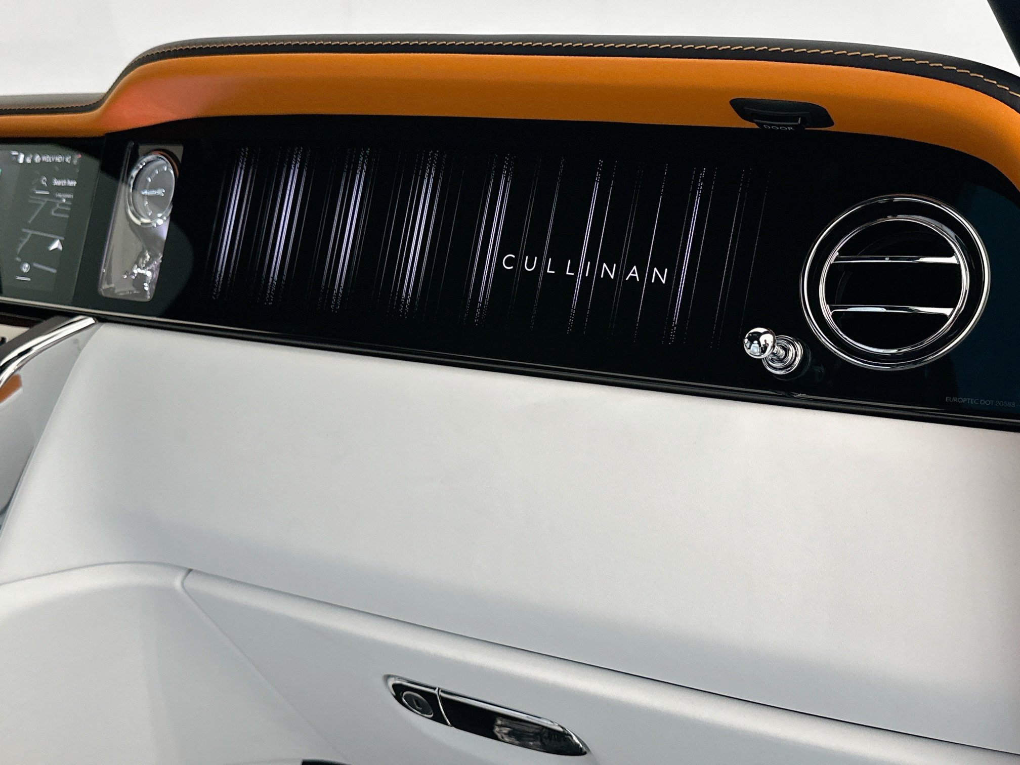 New 2027 Rolls-Royce Cullinan AWD/4WD image 31