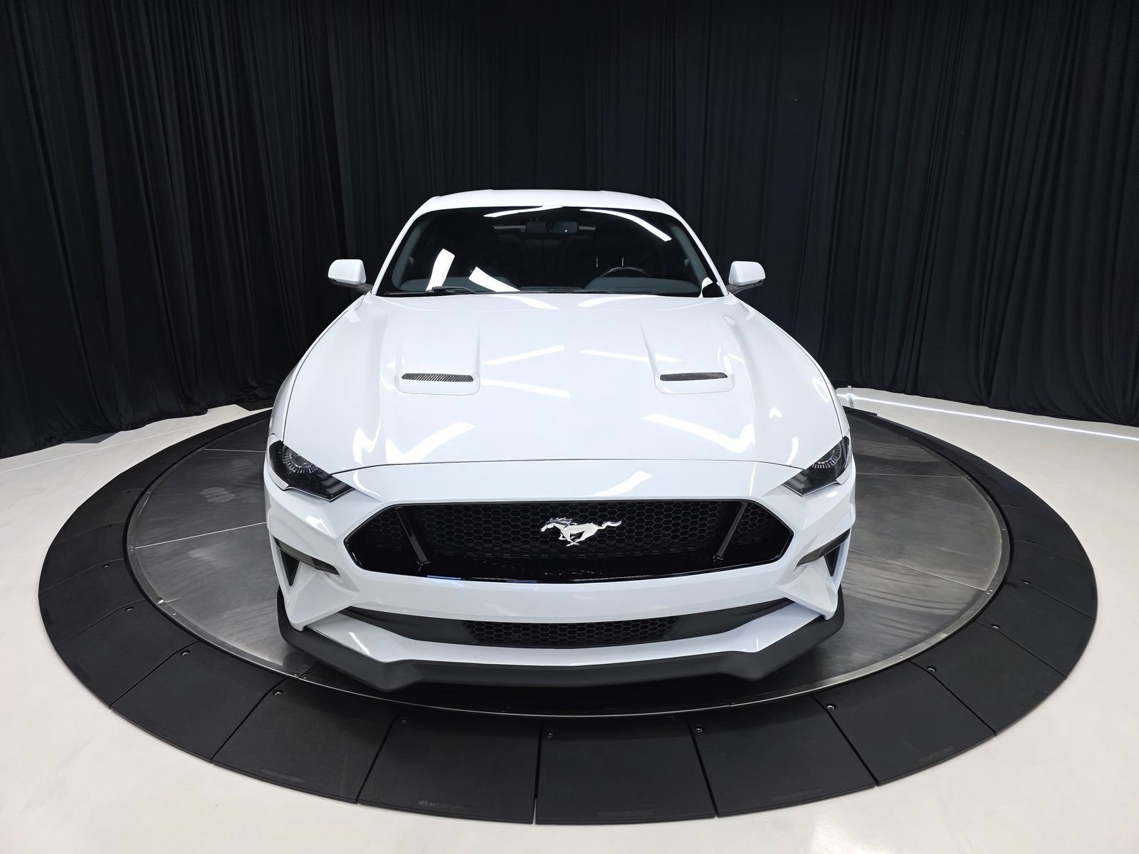 Used 2018 Ford Mustang GT Premium w/ GT Performance Package RWD image 9