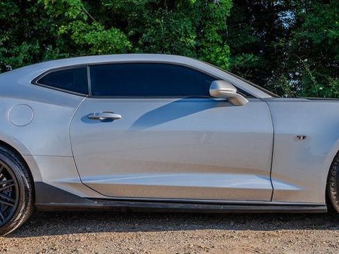 Used 2017 Chevrolet Camaro SS RWD image 6