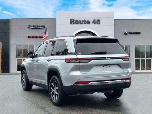 Used 2025 Jeep Grand Cherokee Limited AWD/4WD image 4