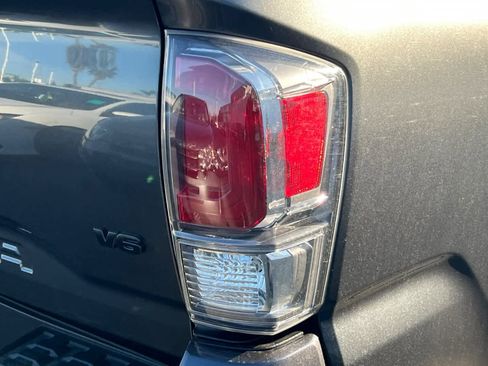 Used 2022 Toyota Tacoma TRD Off-Road image 18