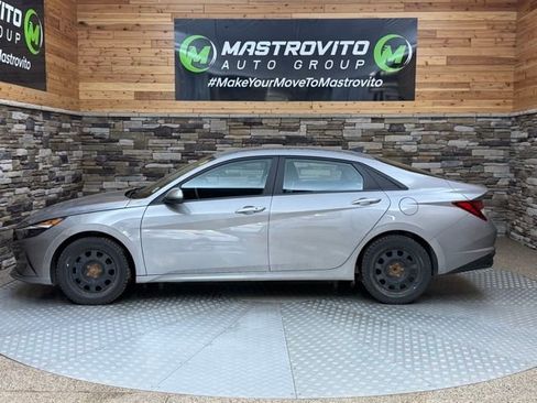 Used 2023 Hyundai Elantra SEL w/ Convenience Package FWD image 6