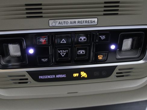 Used 2025 Lincoln Nautilus Reserve AWD/4WD image 17