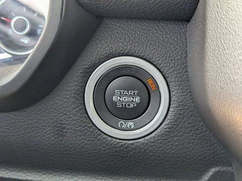 Used 2024 RAM 1500 Laramie AWD/4WD image 19