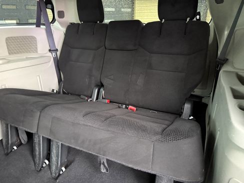 Used 2015 Dodge Grand Caravan SXT w/ Security Group image 28