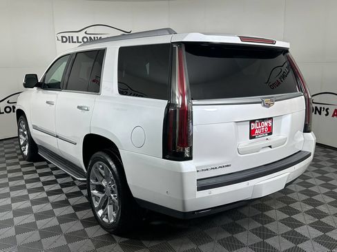 Used 2018 Cadillac Escalade Premium Luxury AWD/4WD image 4