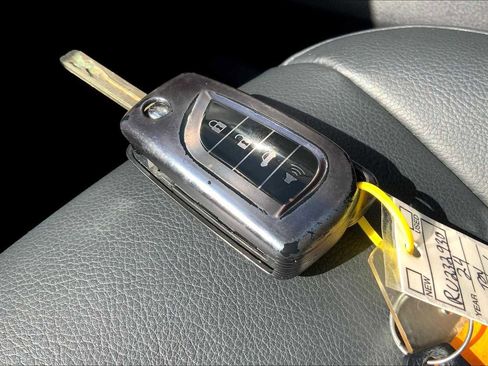 Used 2024 Toyota Camry SE image 13