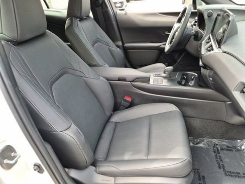 Used 2025 Lexus UX 300h AWD w/ Accessory Package (Z2) image 33