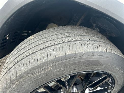 Used 2023 Toyota Highlander Limited image 30