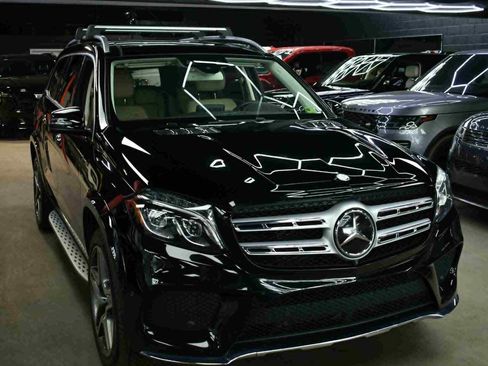 Used 2017 Mercedes-Benz GLS 550 4MATIC image 3