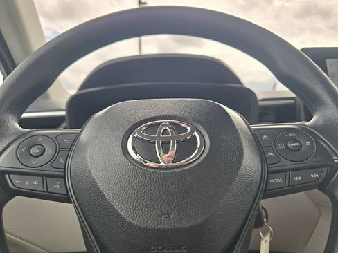 Used 2025 Toyota Corolla Cross L FWD image 19