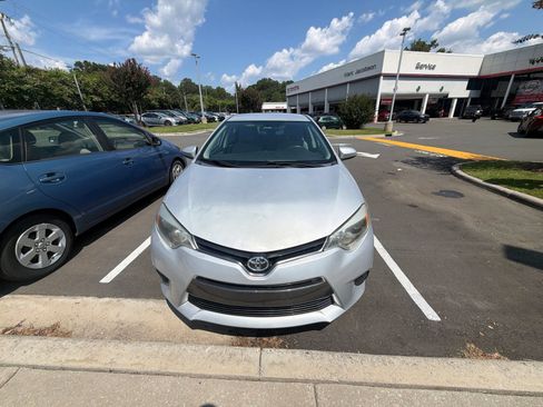 Used 2015 Toyota Corolla LE FWD image 1