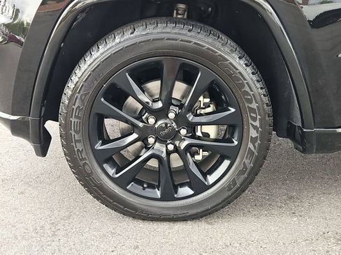 Used 2022 Jeep Grand Cherokee Laredo X AWD/4WD image 9