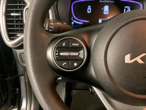 Certified 2025 Kia Soul LX image 18