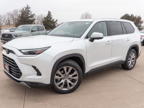 Used 2024 Toyota Grand Highlander Limited image 5