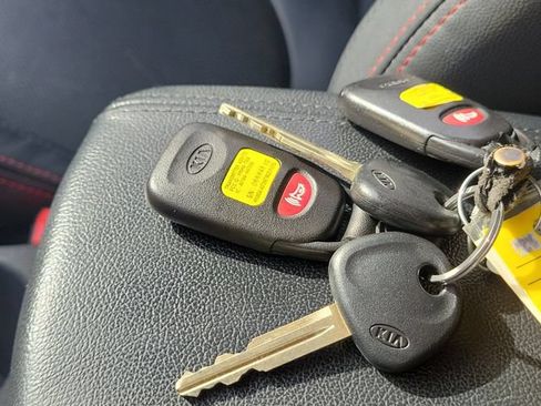 Used 2010 Kia Forte Koup SX w/ Leather Pkg FWD image 34