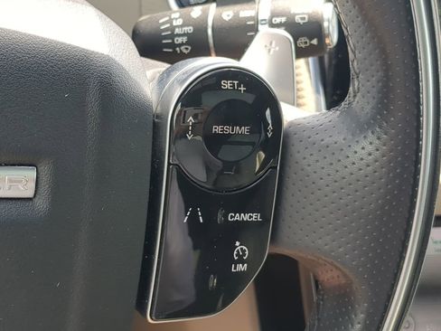 Used 2019 Land Rover Range Rover Velar R-Dynamic SE image 25