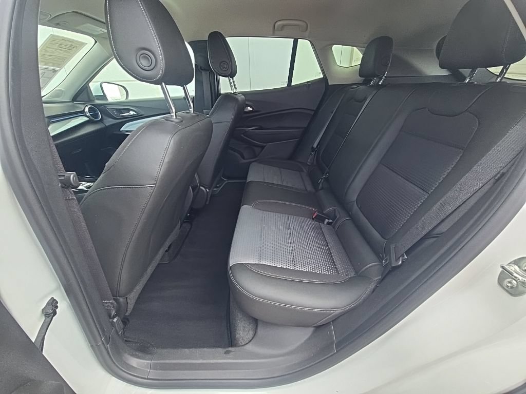 Certified 2025 Chevrolet Trax LT FWD image 33
