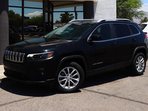 Used 2019 Jeep Cherokee Latitude w/ Popular Appearance Group FWD image 2