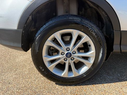 Used 2017 Ford Escape SE image 7