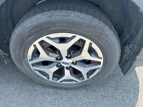 Used 2019 Subaru Forester Premium AWD/4WD image 5