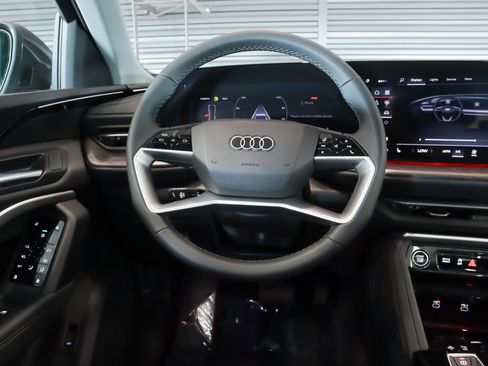 New 2025 Audi Q5 Premium image 18