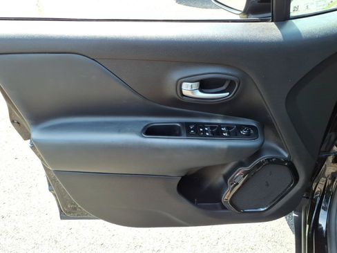 Certified 2022 Jeep Renegade Altitude w/ Sun/Sound Group AWD/4WD image 20
