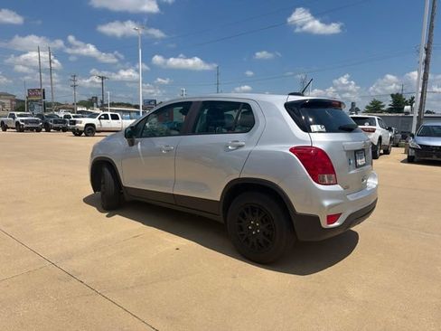 Used 2018 Chevrolet Trax LS FWD image 4