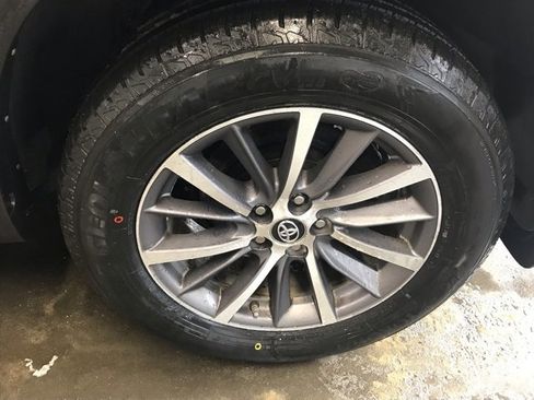 Used 2019 Toyota Highlander XLE image 8